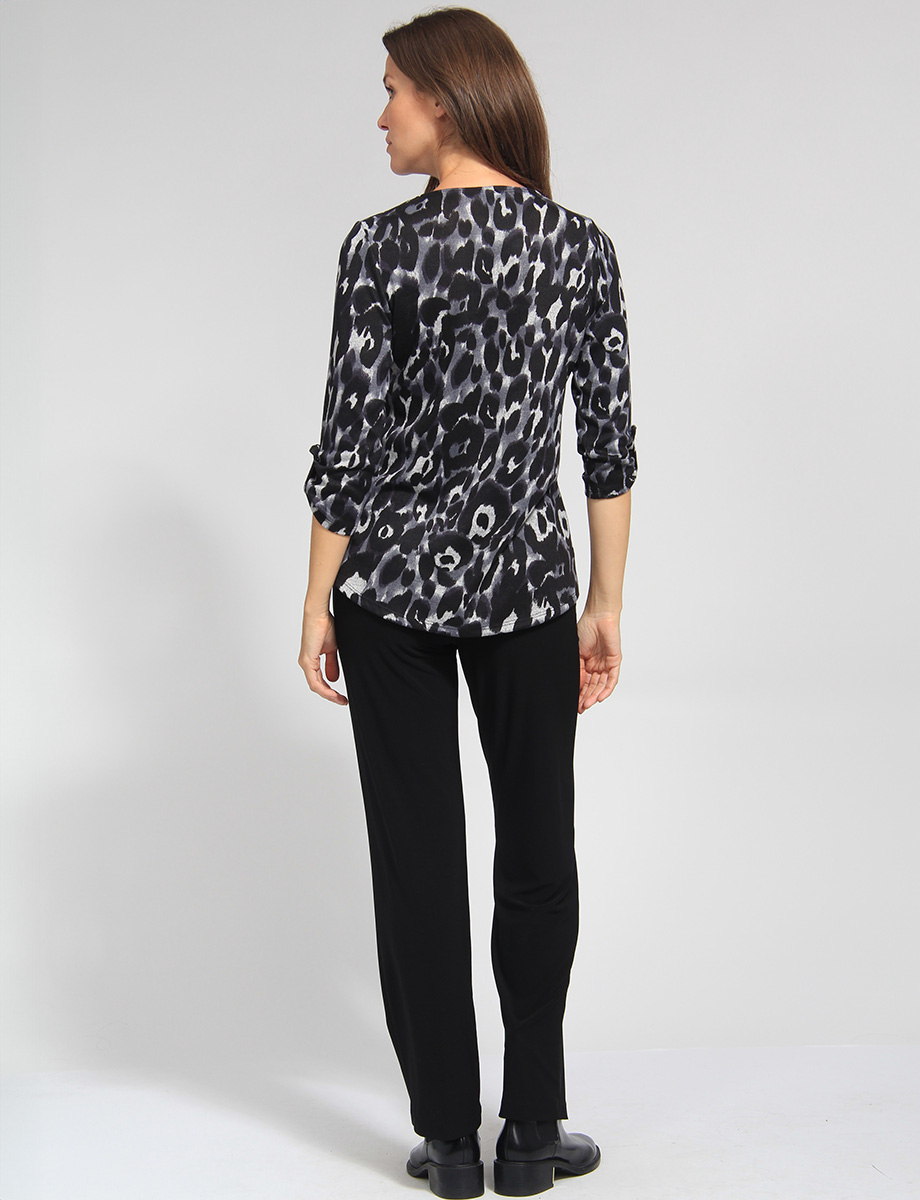 Chic Three-quarter Sleeve Monochrome Leopard Print Knit Top by Vamp