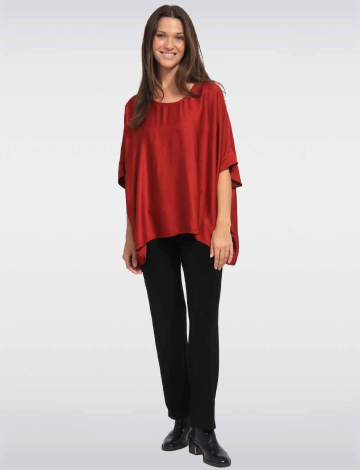 Elegant Fluid Silky Blouse With Longer Side Edges by Froccella (468-35891 2606510 ONE SIZE RED)