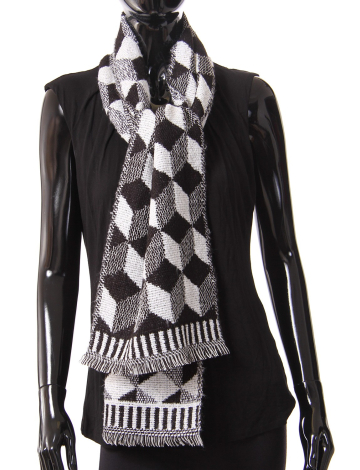 Acrylic fringe scarf with cube motive by Manteaux Manteaux
