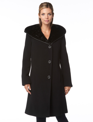 Dramatic wool cashmere coat by Niccolini